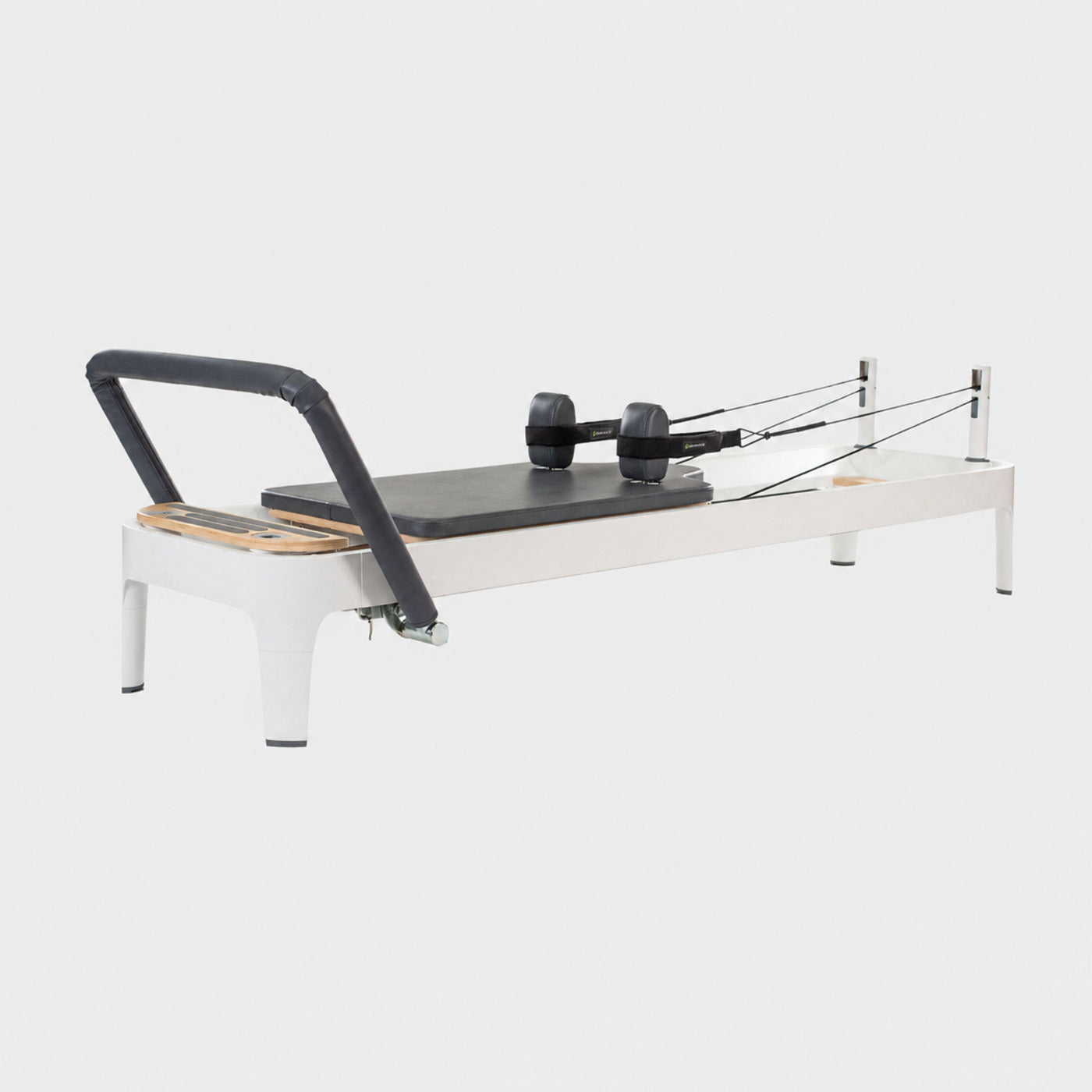 Balanced Body Allegro 2 Reformer zonder pootjes op lichte achtergrond