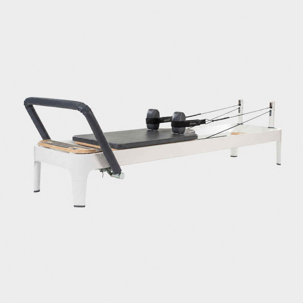 Balanced Body Allegro 2 Reformer zonder pootjes op lichte achtergrond