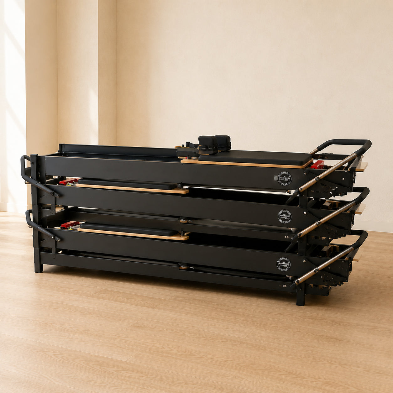 Drie gestapelde Body & Exercise Reformer Black Edition toestellen