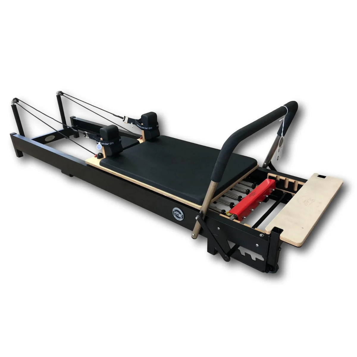 Body & Exercise Reformer Black Edition vrijstaand op witte achtergrond