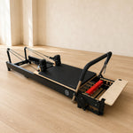 Body & Exercise Reformer Black Edition in een warme pilatesstudio